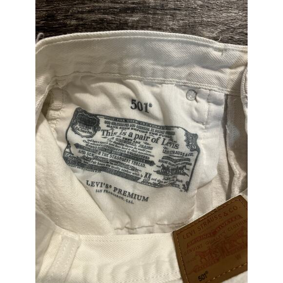 Levi 501 Womens White Denim Shorts High Rise Raw Hem Size 12 (32” Waist) - Picture 5 of 6